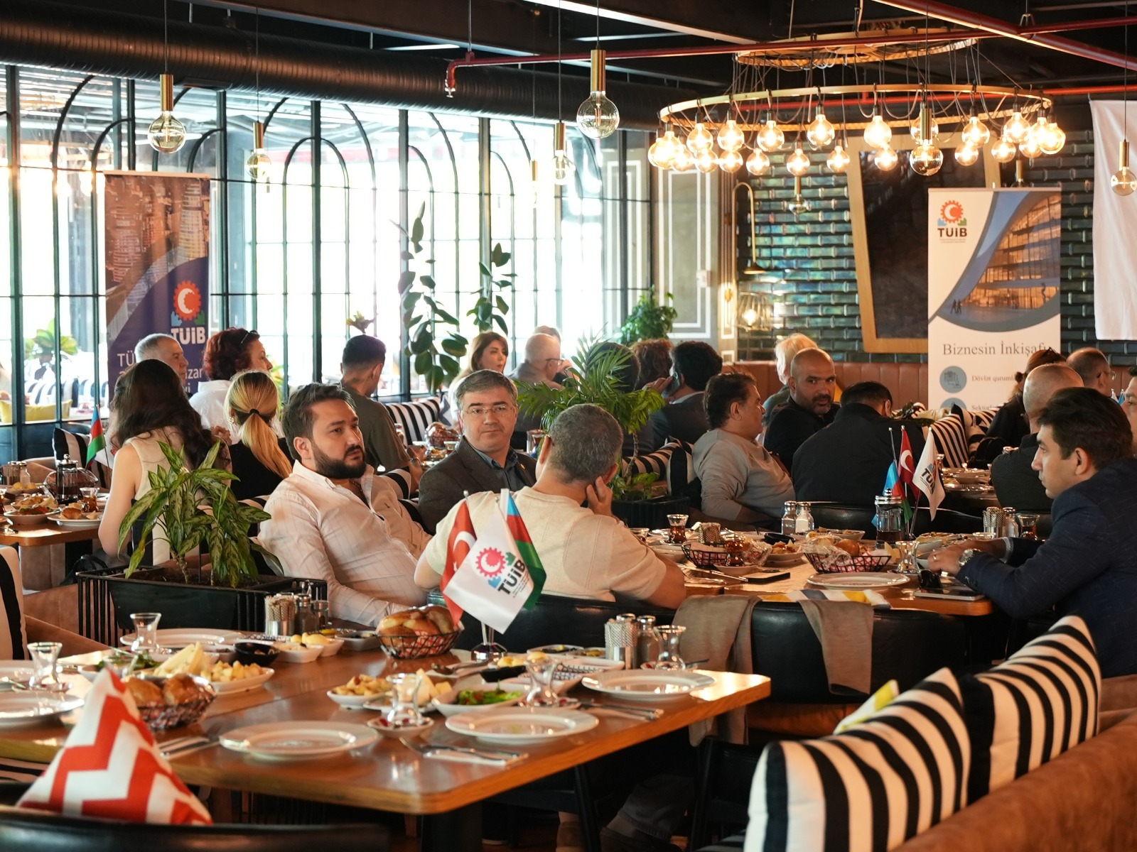 TÜİB-in Ənənəvi İşgüzar Səhər Yeməyi keçirildi